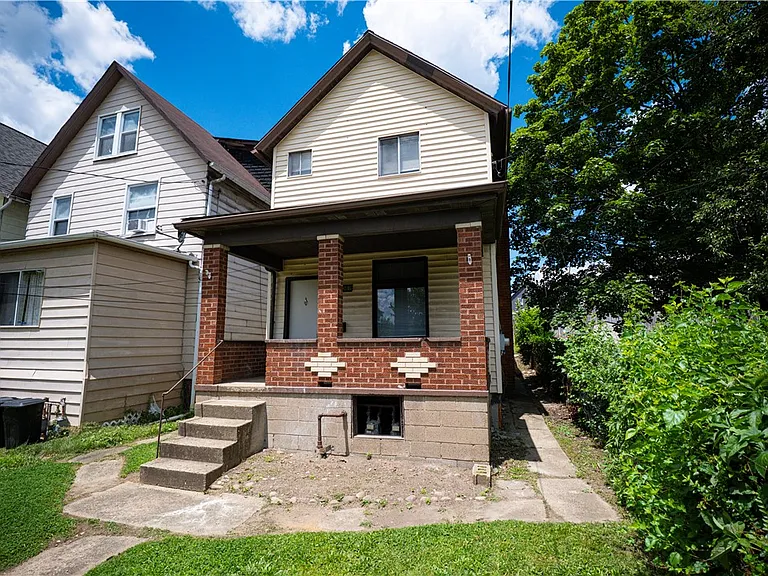 1067 Cleveland Ave — Photo 2