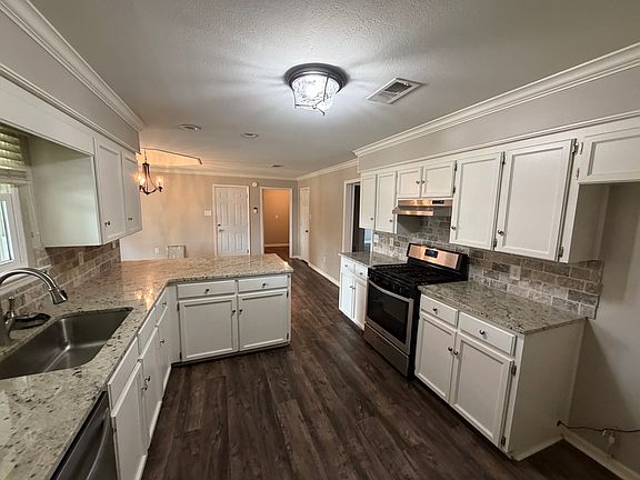 3rd image of 39 Thornhill Dr