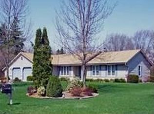 N68W14928 Prudence Dr, Menomonee Falls, WI 53051