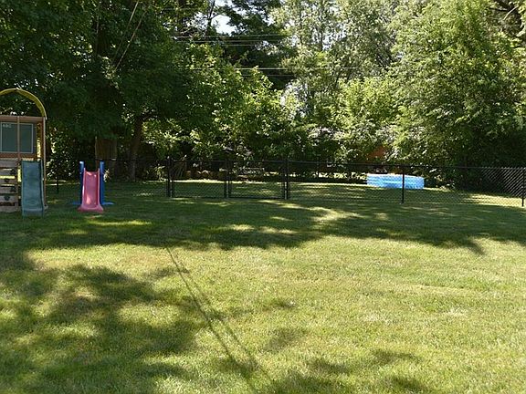 4th image of 241 Woodhill Dr