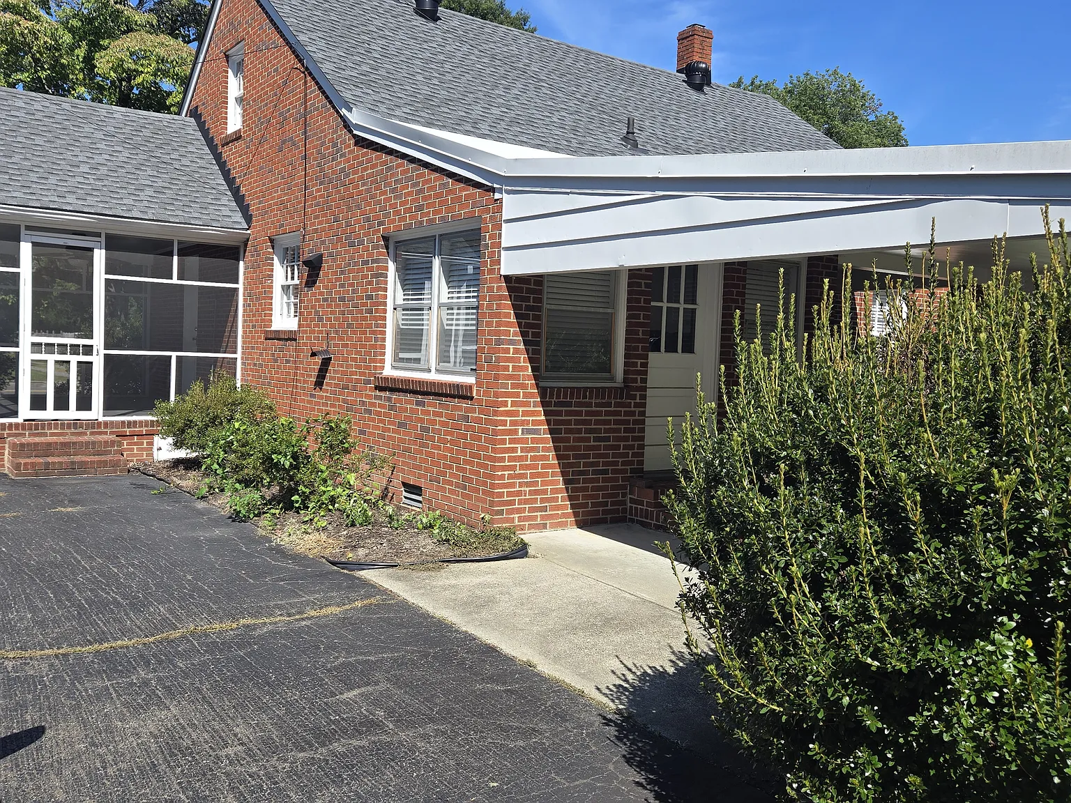 2 bed, 987 sqft, $1,600 — Photo 2