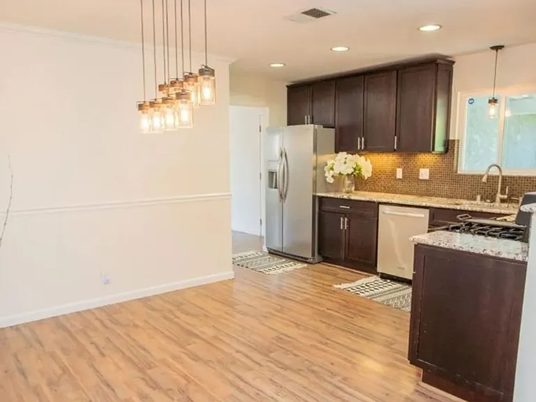 1115 Church St — Photo 2