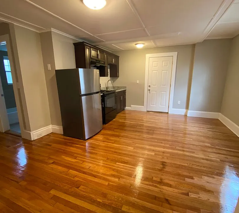 81 Broad St #2F