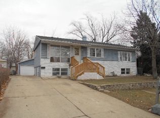 17 Ash St, Carpentersville, IL