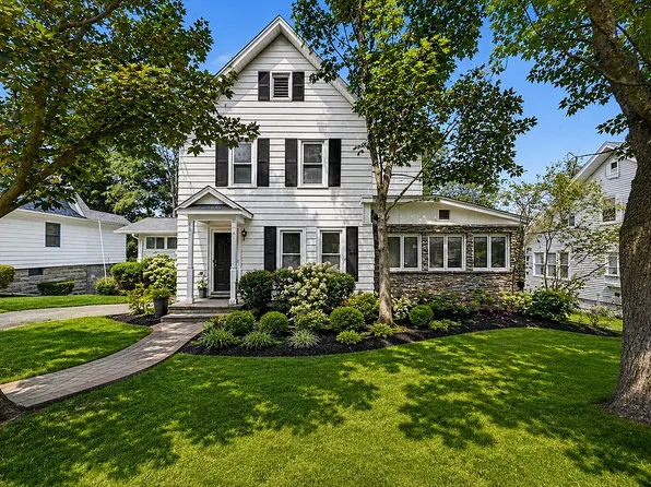 516 W Grove St, Clarks Summit, PA 18411
