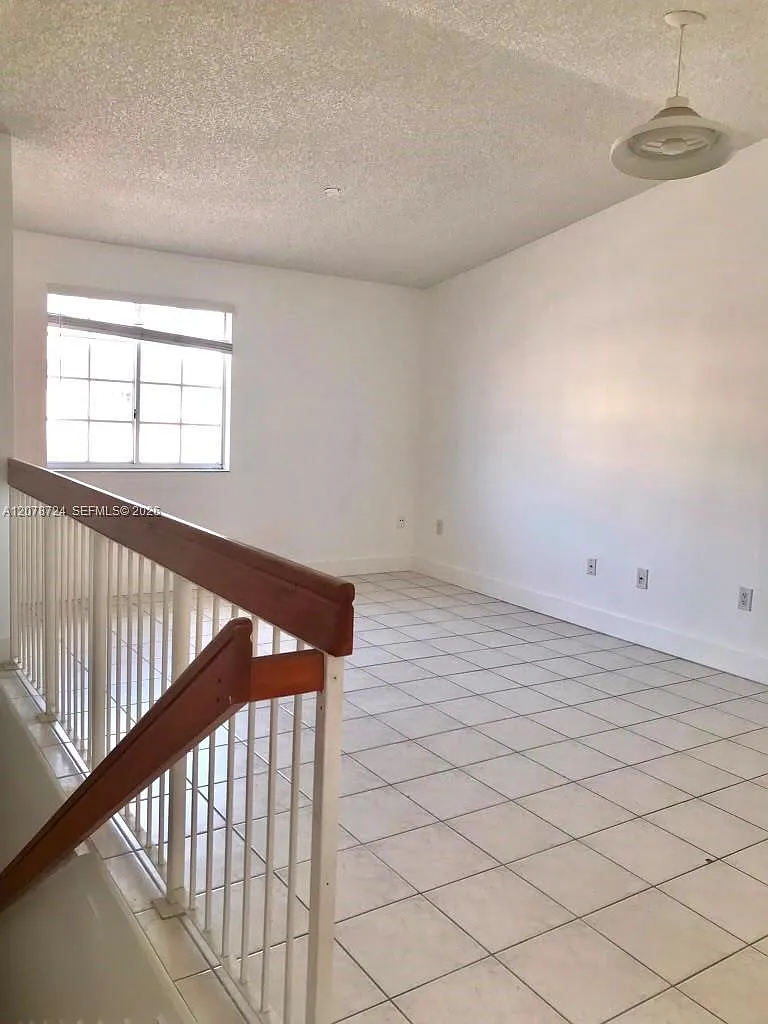 Valencia Villas Condo — Photo 3