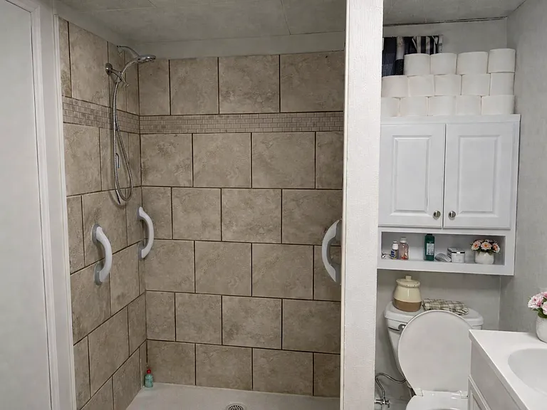 198 E Green St #17 — Photo 7