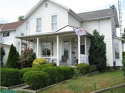 466 E Main St photo 1