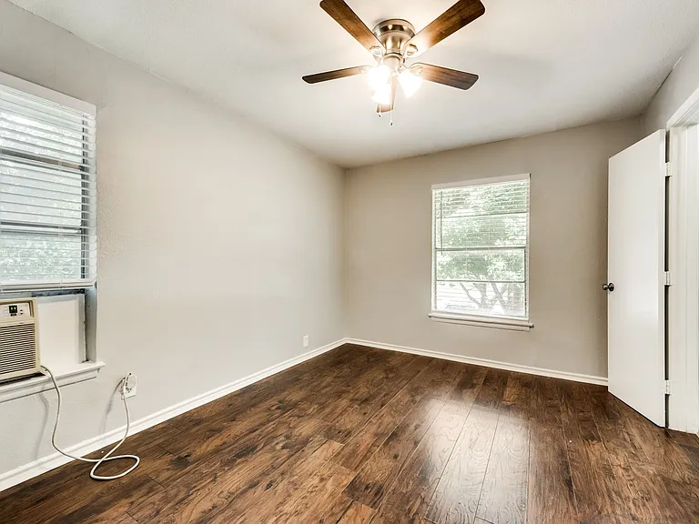 4602 Swiss Ave — Photo 17