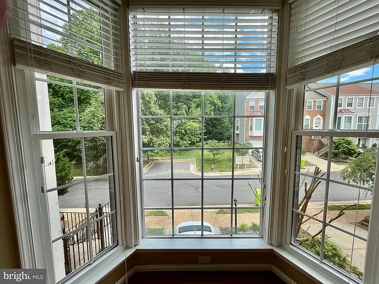 7504 Lamoyne Ct — Photo 19