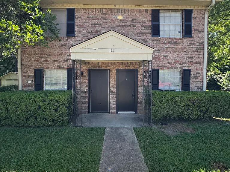114 Pinebrook Pl #B — Photo 1