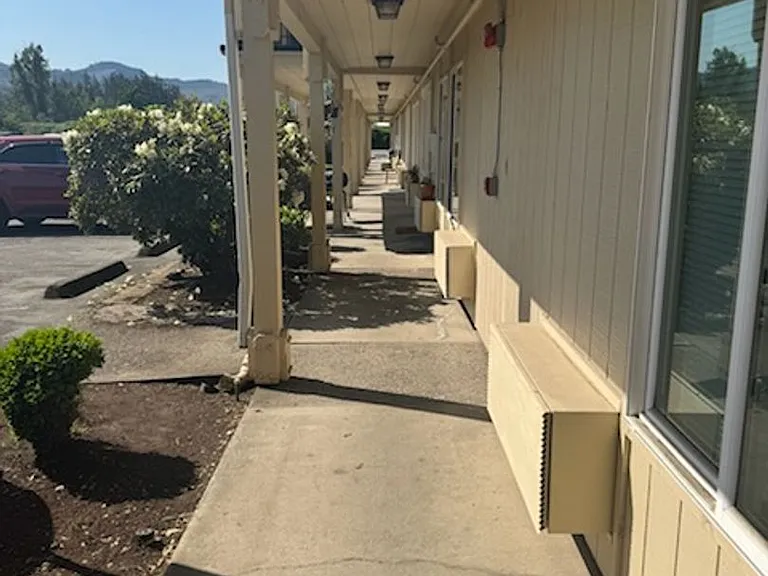 345 E Oregon Ave — Photo 12
