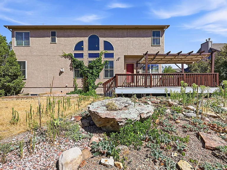 2425 Vanreen Dr — Photo 58