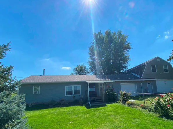 16286 Cut Off Rd, Mount Carroll, IL 61053