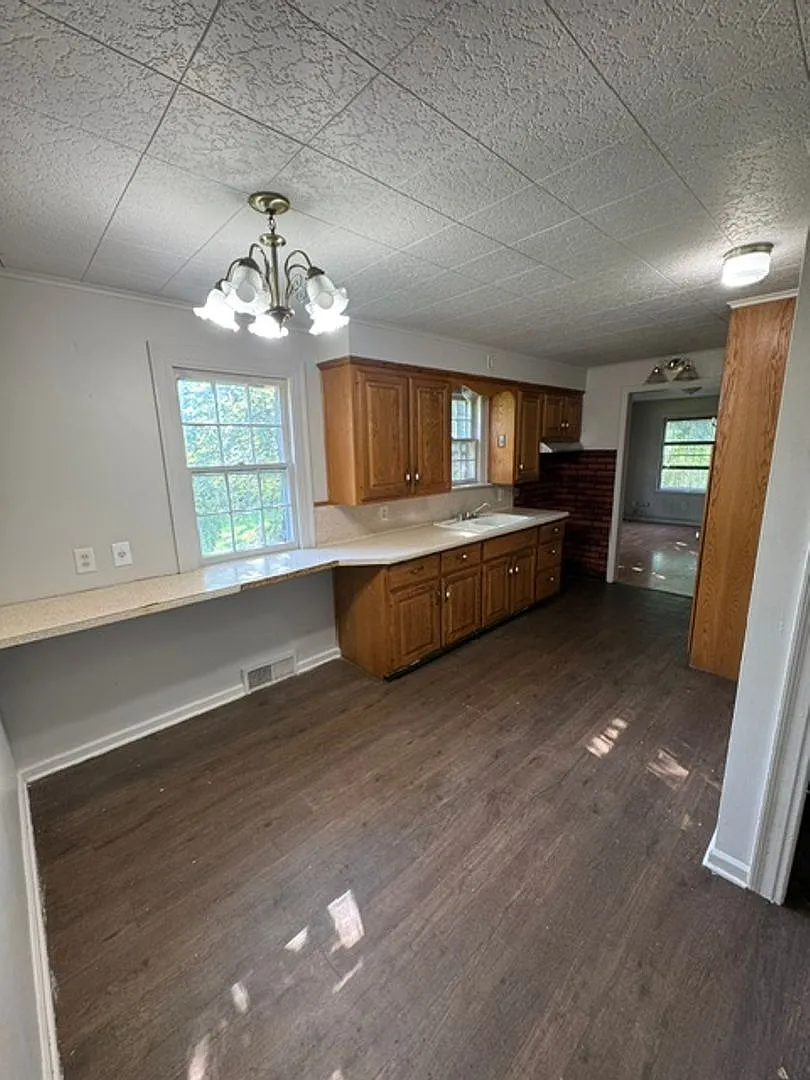 810 Baxter St. — Photo 4