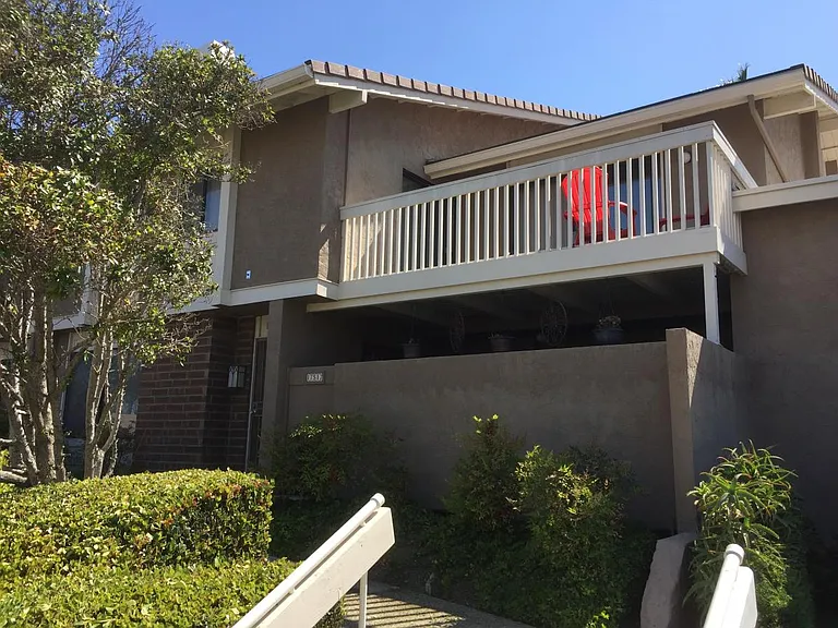 17517 Fairlie Rd — Photo 2