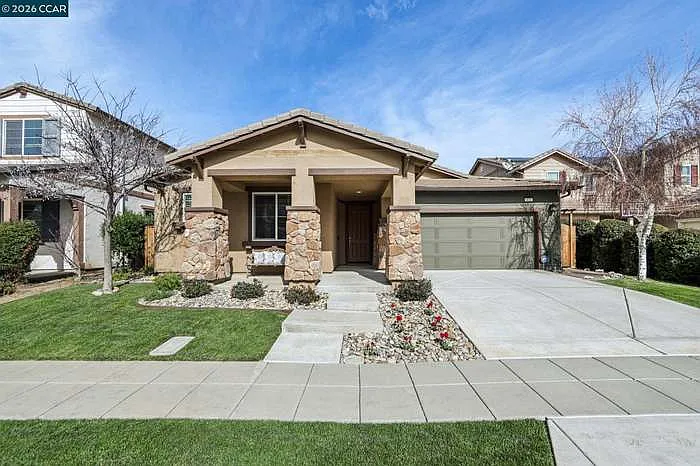 421 W Gravino Dr #1 — Photo 2