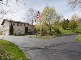 N1W29653 Hermie Ln, Waukesha, WI 53188