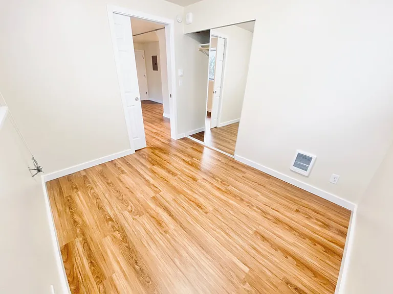 515 East Denny Apartments — Photo 21