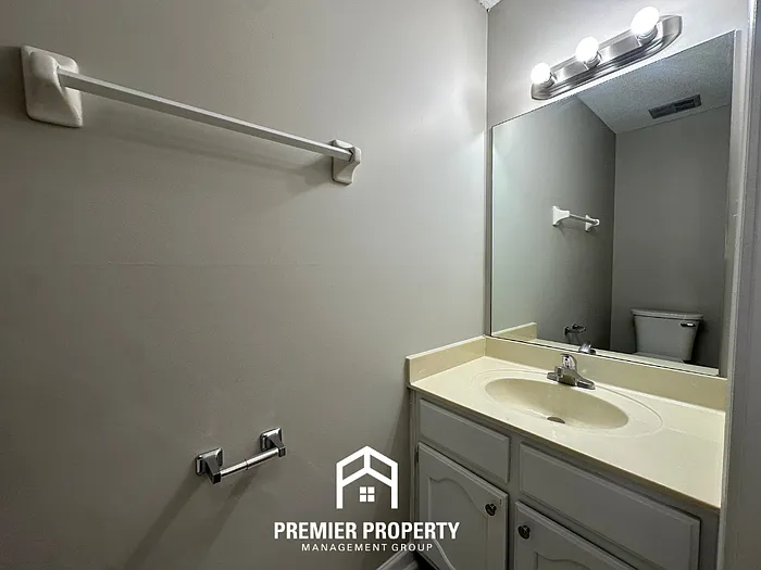 993 Nolan Ln — Photo 3