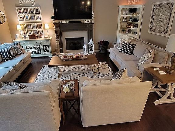 5th image of 412 Fannis Cir