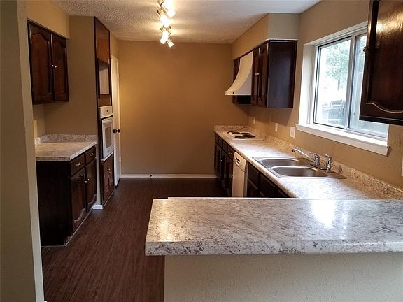 3rd image of 408 Bull Run Dr