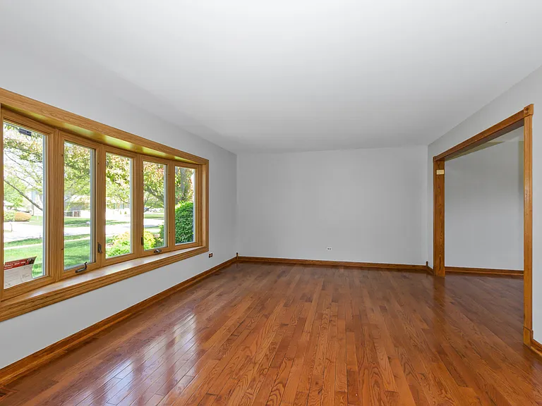 7745 Woodstock Dr — Photo 3