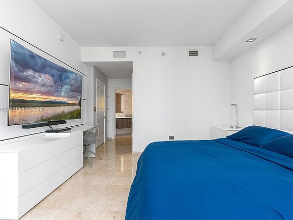 3rd image of 88 SW 7th St APT 2401