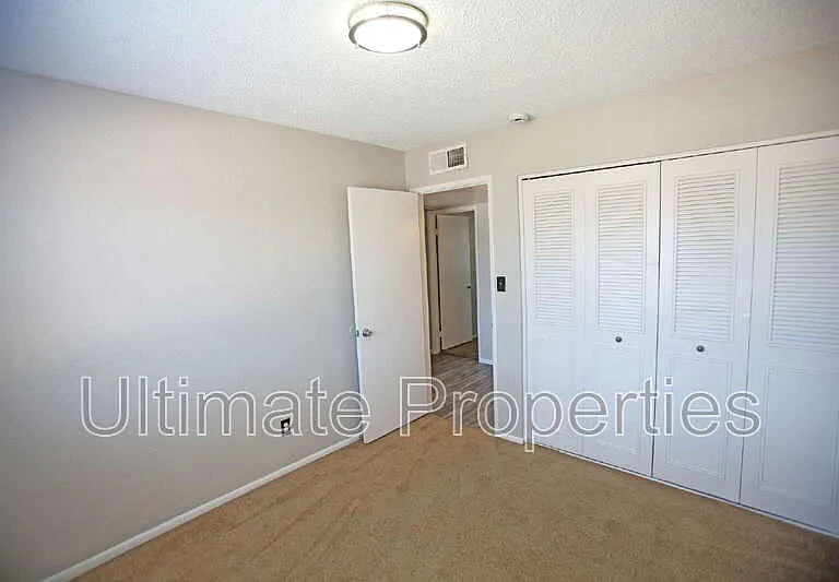 3144 W Charleston Ave — Photo 10