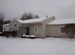 1 Turnberry Ln NW, Warren, OH 44481