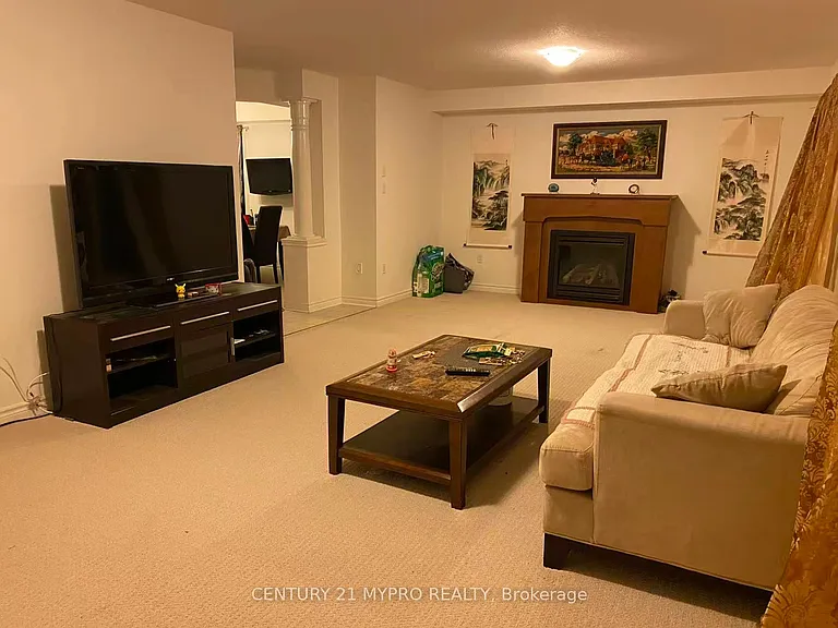 315 Colonial Dr — Photo 3
