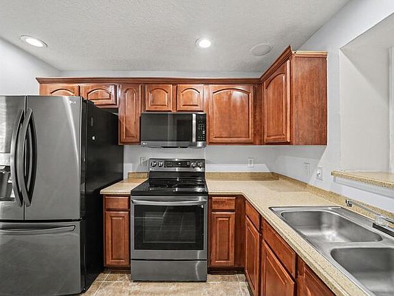5th image of 8106 Silent Creek Dr