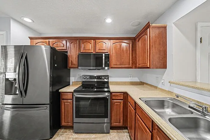 8106 Silent Creek Dr — Photo 5