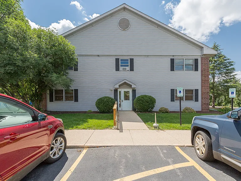 913 Acewood Blvd — Photo 4