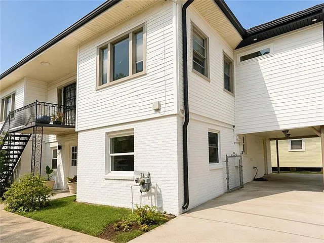 2 bed, 1.0 bath, 800 sqft, $1,800 — Photo 2