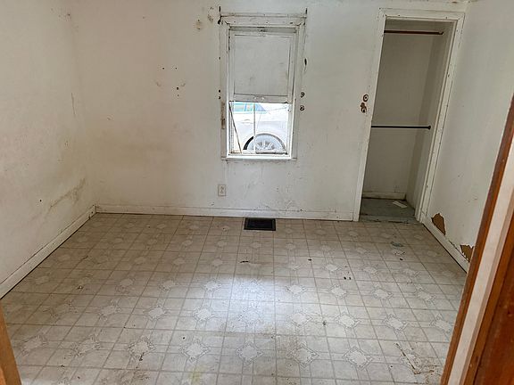 4th image of 1321 S 13th St