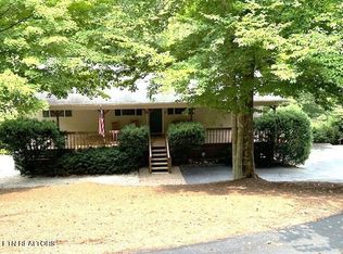 122 Hiwassee Dr, Jacksboro, TN 37757