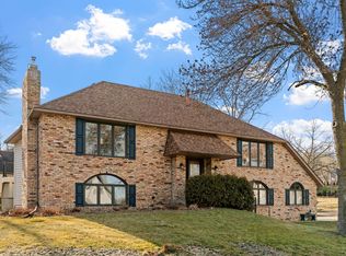 1210 Josephine Rd, Roseville, MN 55113