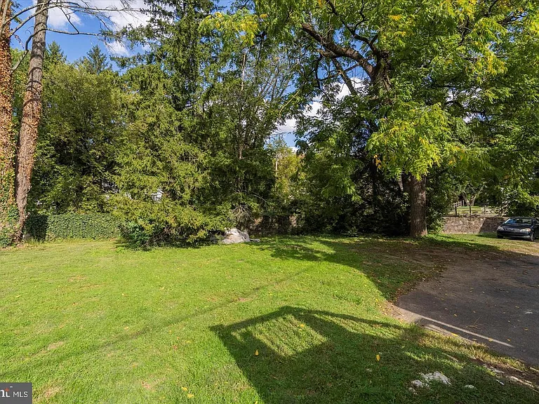 541 E Church Rd — Photo 40