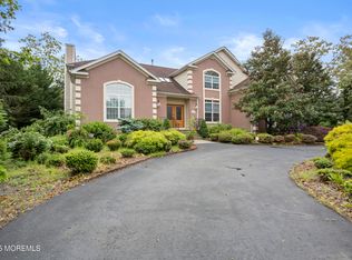 186 Riverwood Dr, Toms River, NJ 08753