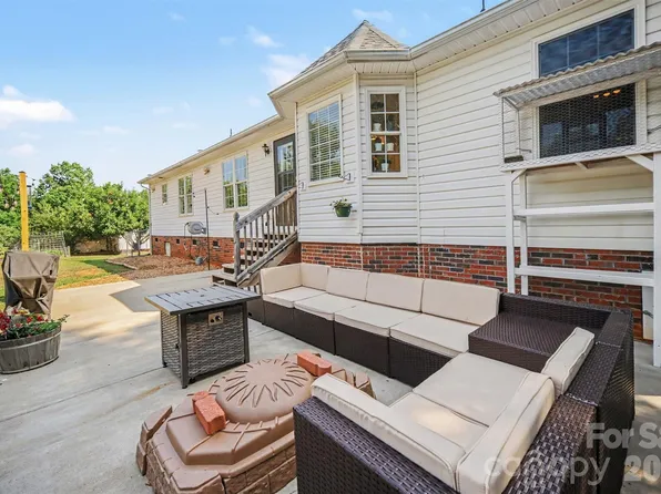 137 Chambwood Ln, Shelby, NC 28152