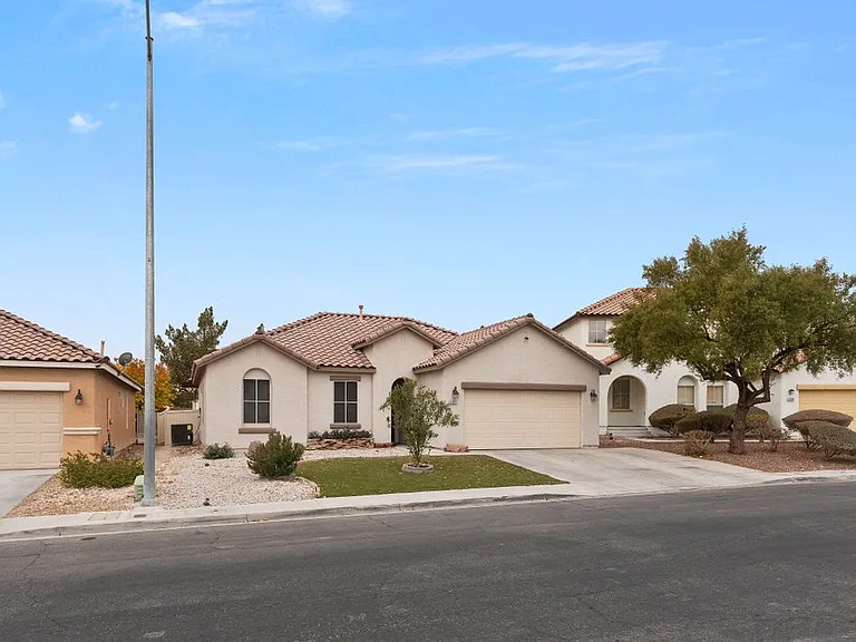 1217 Cove Palisades Dr — Photo 2