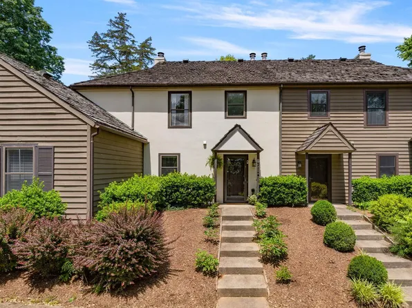 712 Exton Ct, Charlottesville, VA 22901