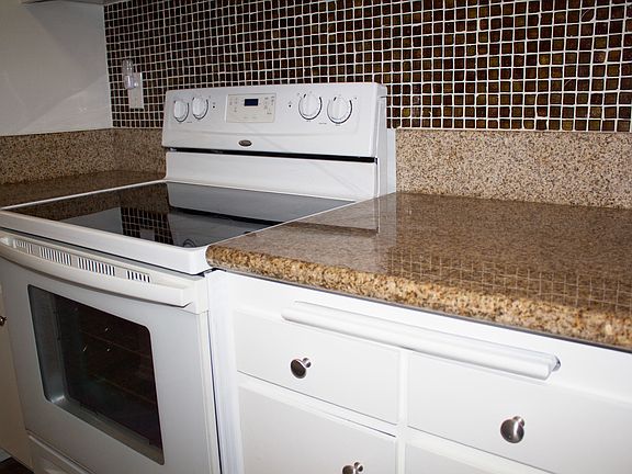 5th image of 18307 Burbank Blvd Unit 76
