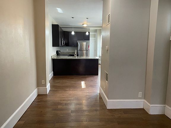 5th image of 528 E King St APT 1