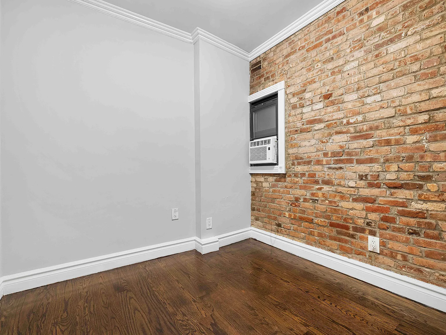 230 East 32nd Street — Photo 4