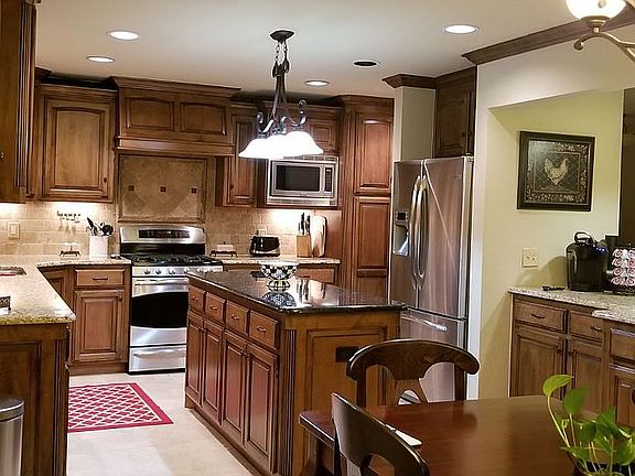 3rd image of 2506 Countrywood Ln