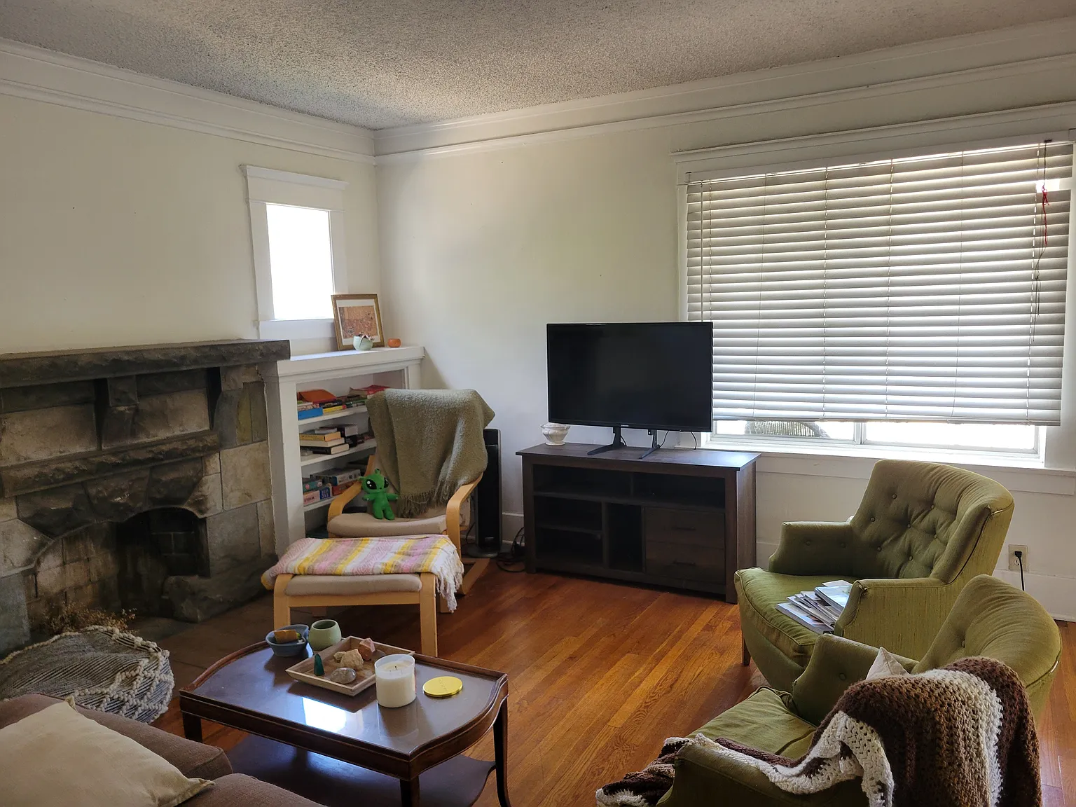 4 bed, 2000 sqft, $1,000 — Photo 3