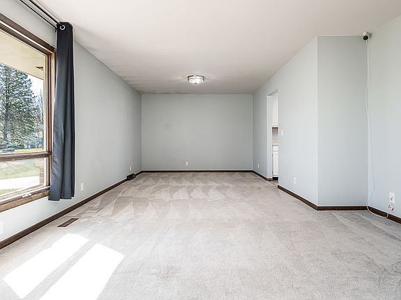 5th image of 2745 Windamere Way