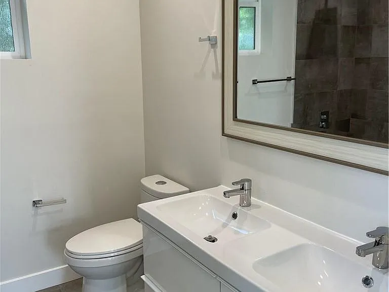 6824 Tobias Ave — Photo 9